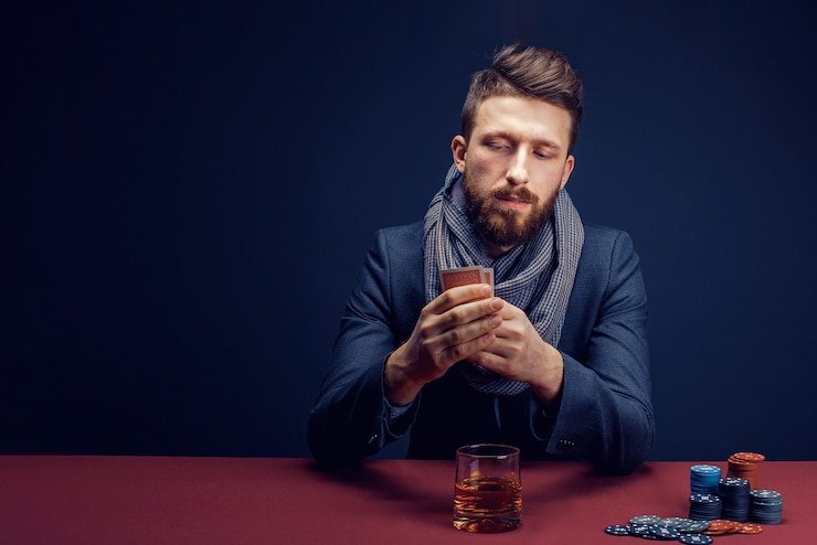 Dealer robot slot memandu setiap keputusan dengan jelas Dealer berpengalaman mengarahkan putaran Teen Patti di platform robot slot